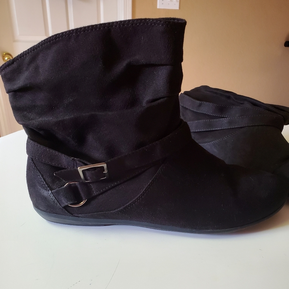 Women's low cut bootie